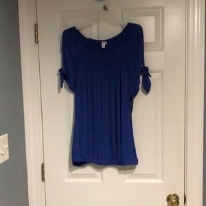 Lady’s cinched blouse